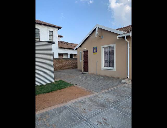 3 BEDROOM FREESTANDING FOR SALE IN ROSSLYN